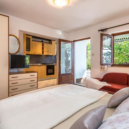 Apartmani Lovrenco Krvavica Bagian luar foto