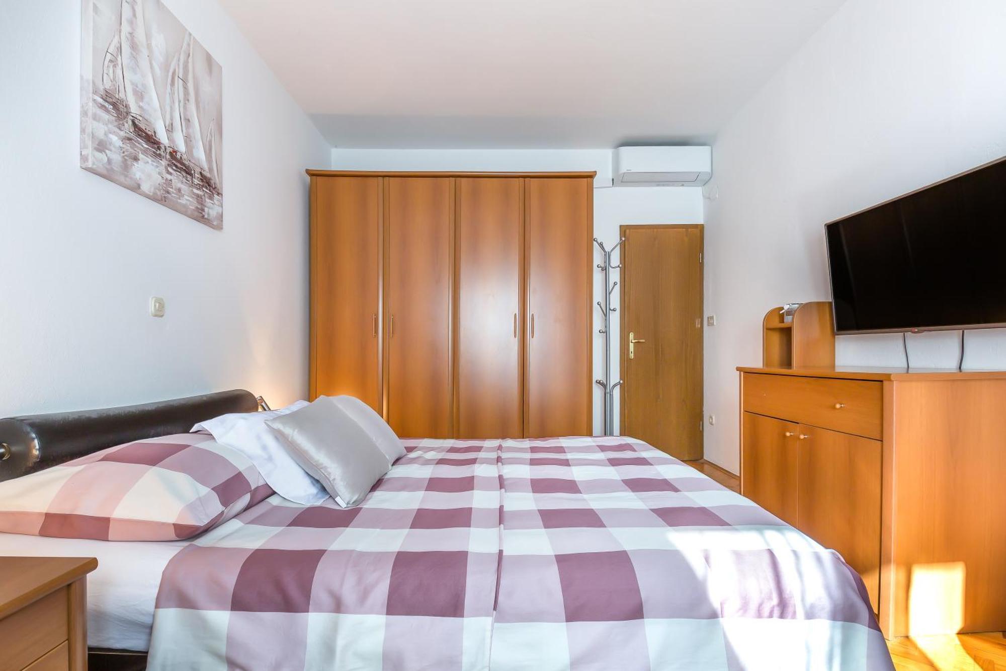 Apartmani Lovrenco Krvavica Bagian luar foto