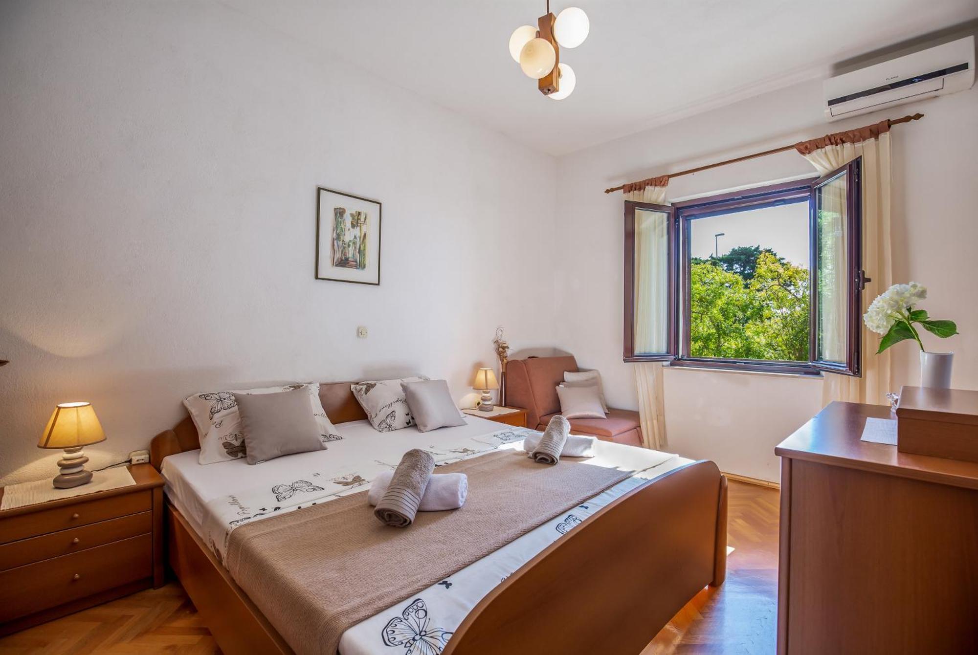 Apartmani Lovrenco Krvavica Bagian luar foto