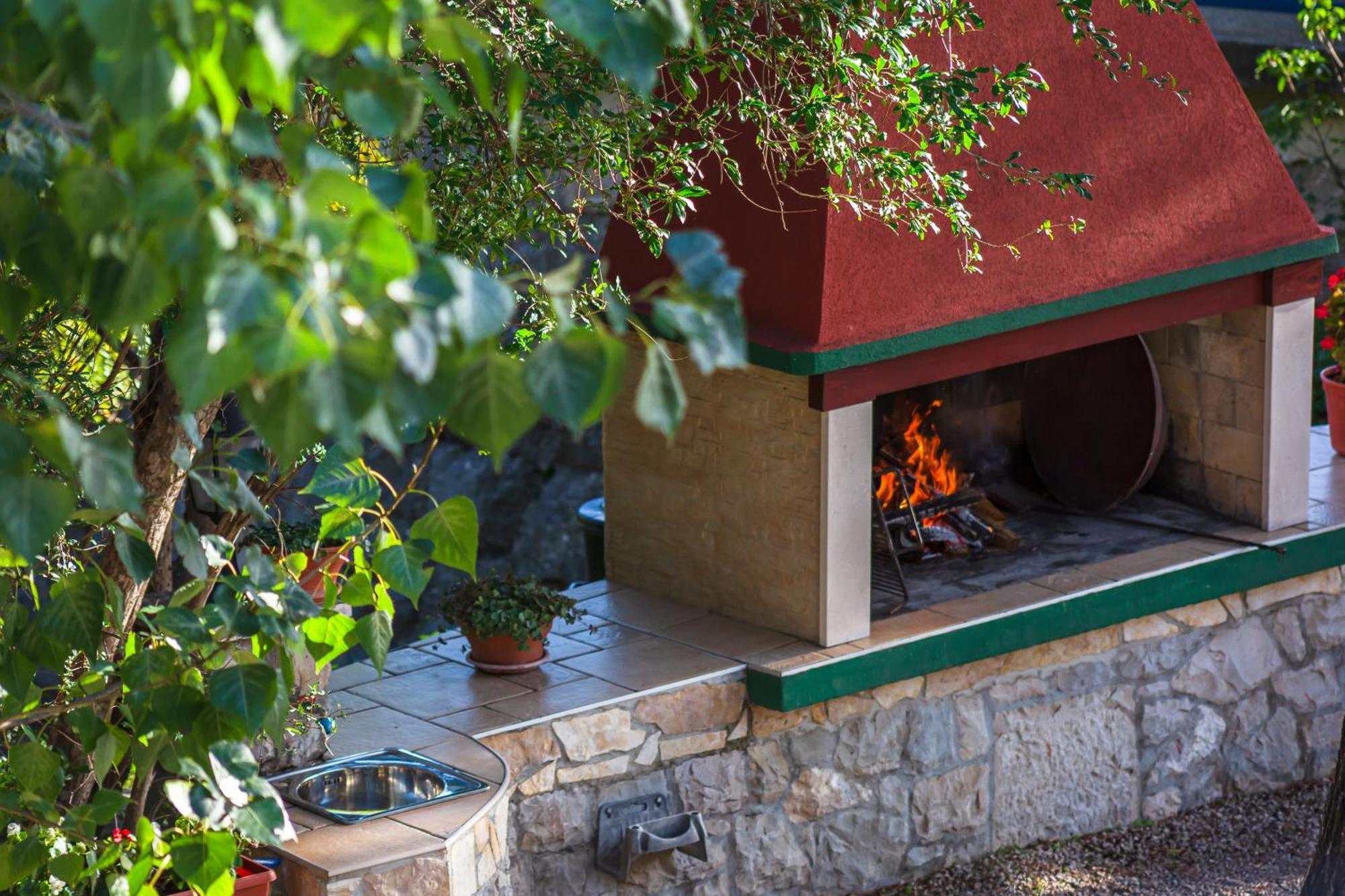 Apartmani Lovrenco Krvavica Bagian luar foto