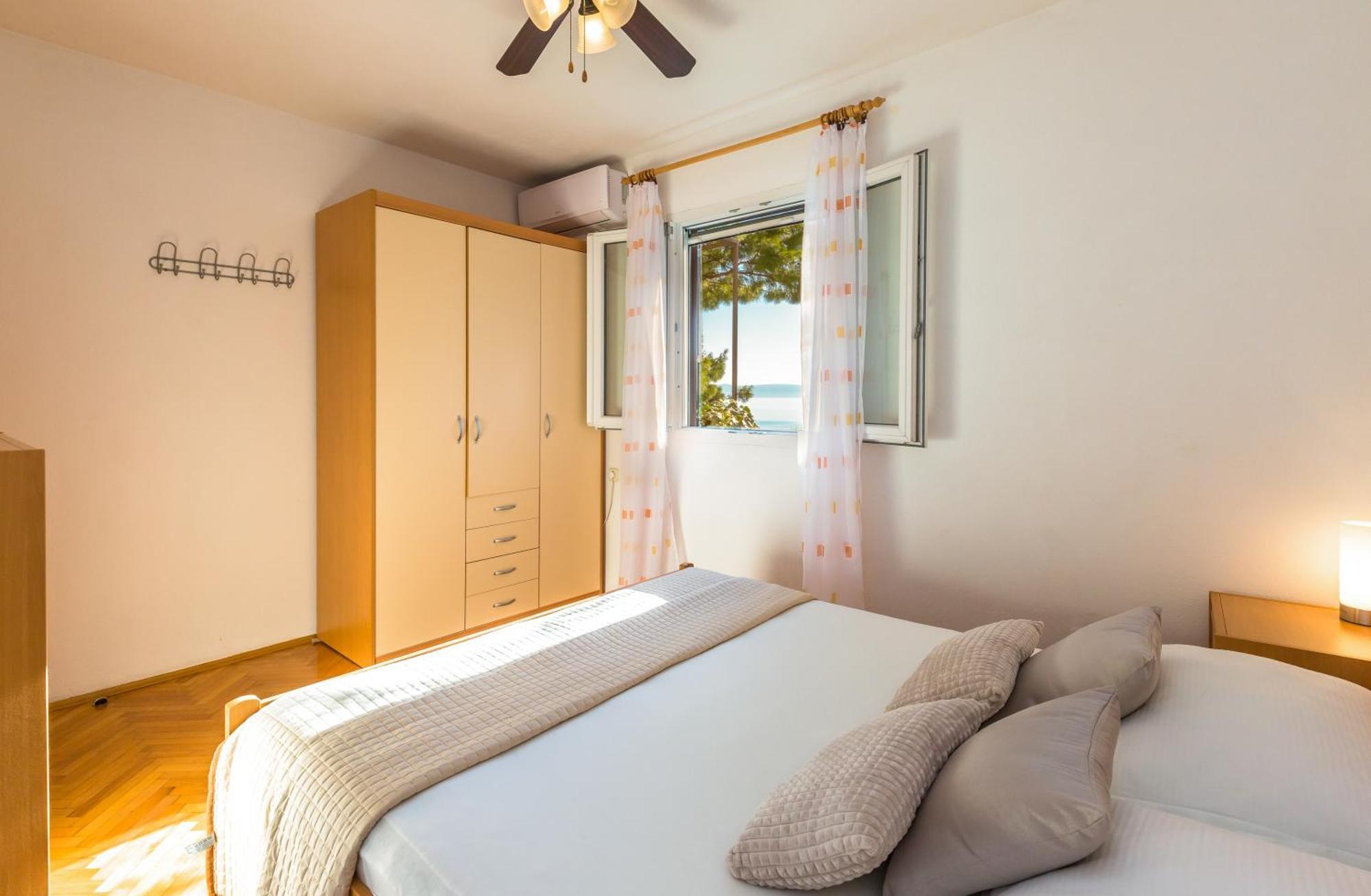 Apartmani Lovrenco Krvavica Bagian luar foto