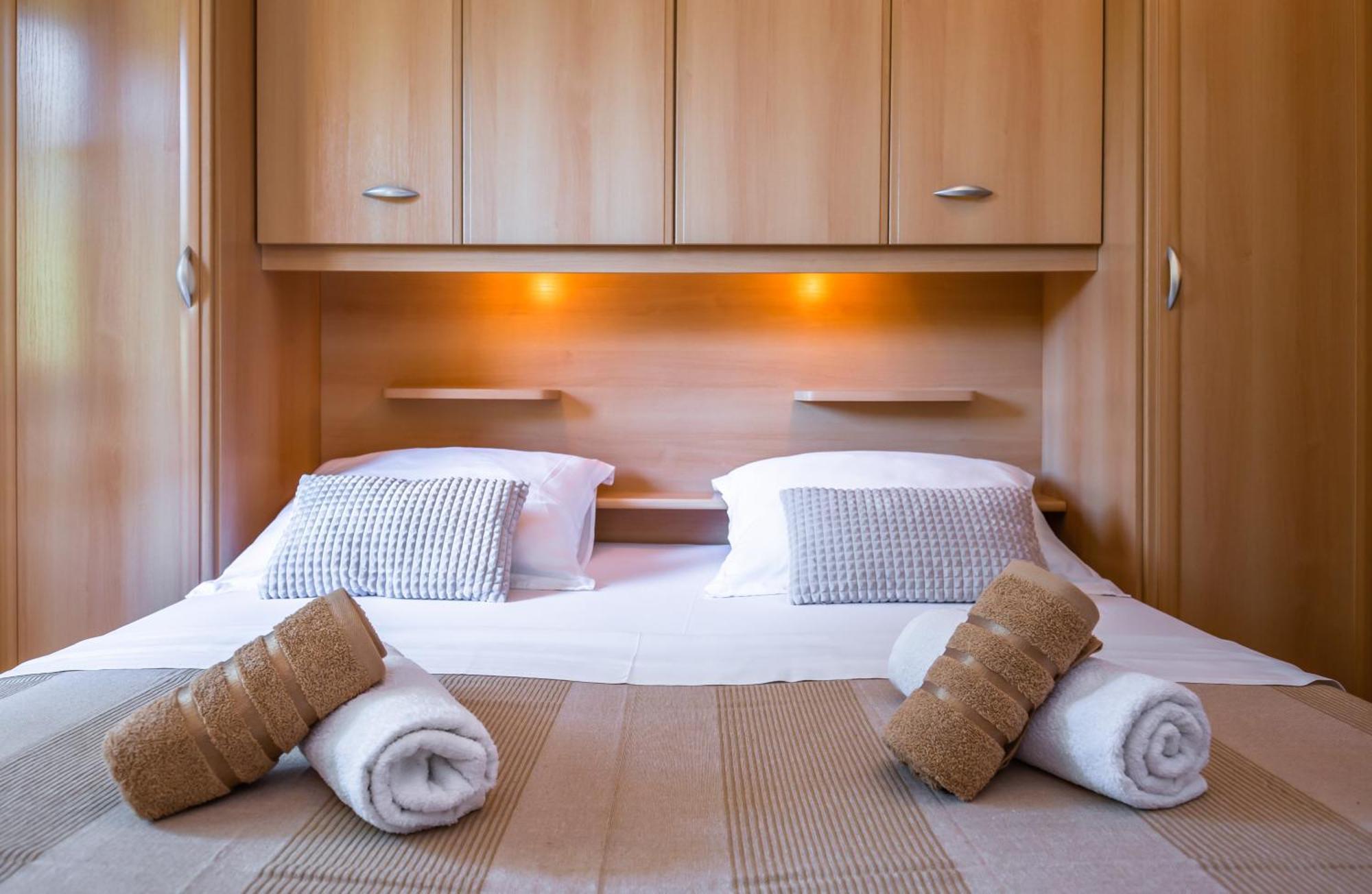 Apartmani Lovrenco Krvavica Bagian luar foto
