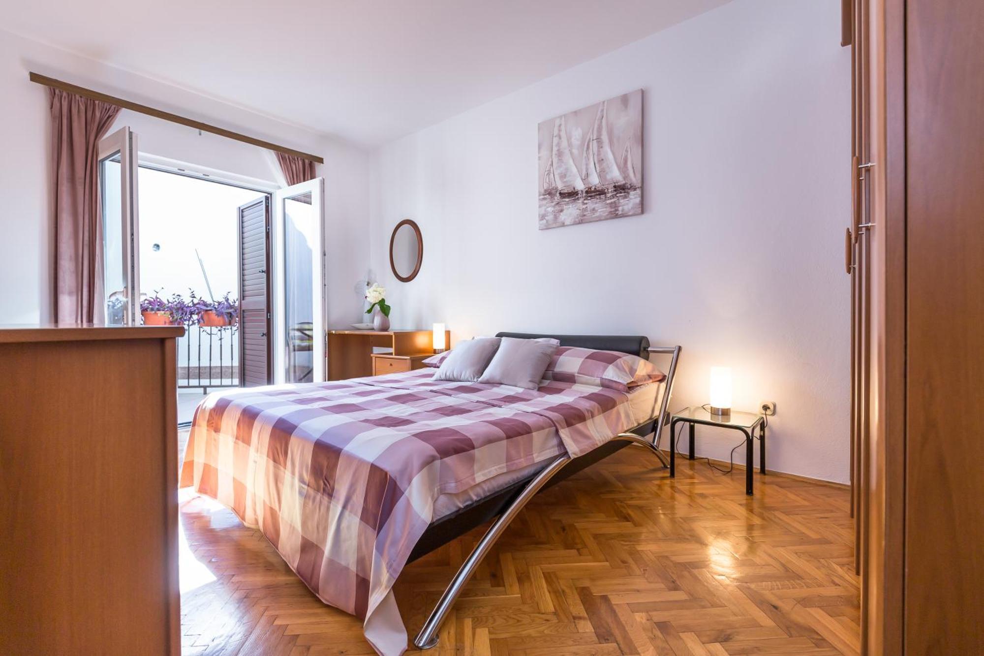 Apartmani Lovrenco Krvavica Bagian luar foto