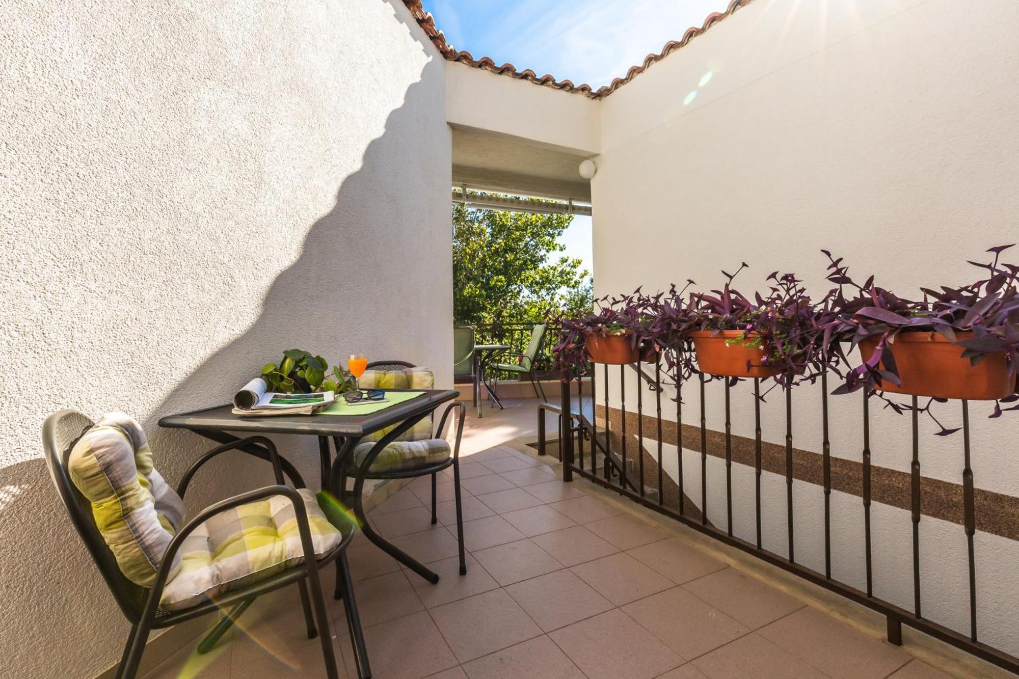 Apartmani Lovrenco Krvavica Bagian luar foto