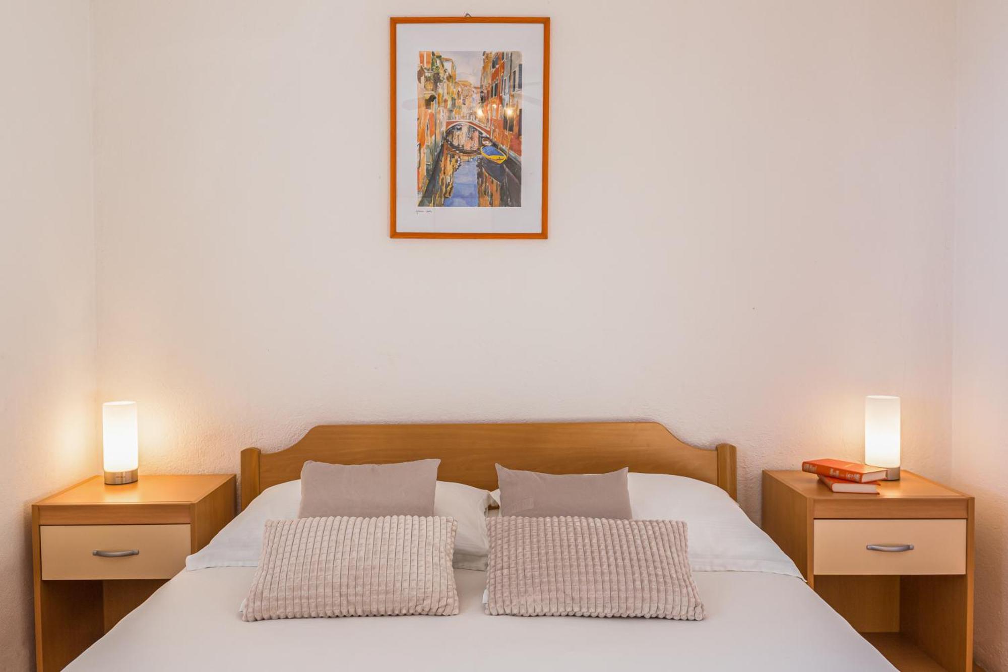 Apartmani Lovrenco Krvavica Bagian luar foto