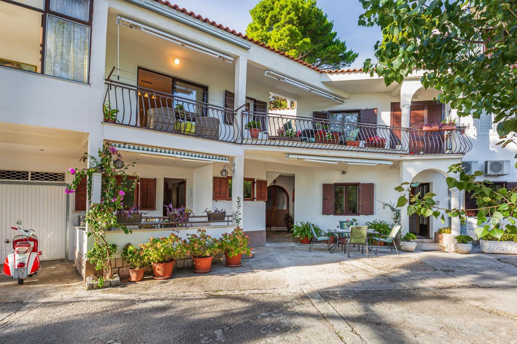 Apartmani Lovrenco Krvavica Ruang foto