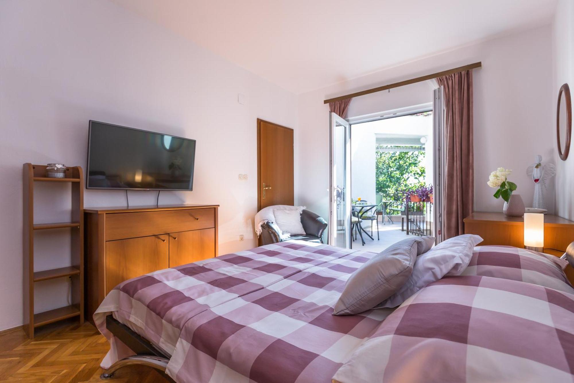 Apartmani Lovrenco Krvavica Bagian luar foto